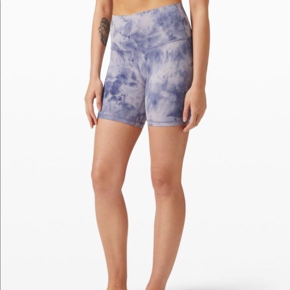 SOLD. Lulu Align Short 6” Diamond Dye Iced Iris - Picture 4 of 5